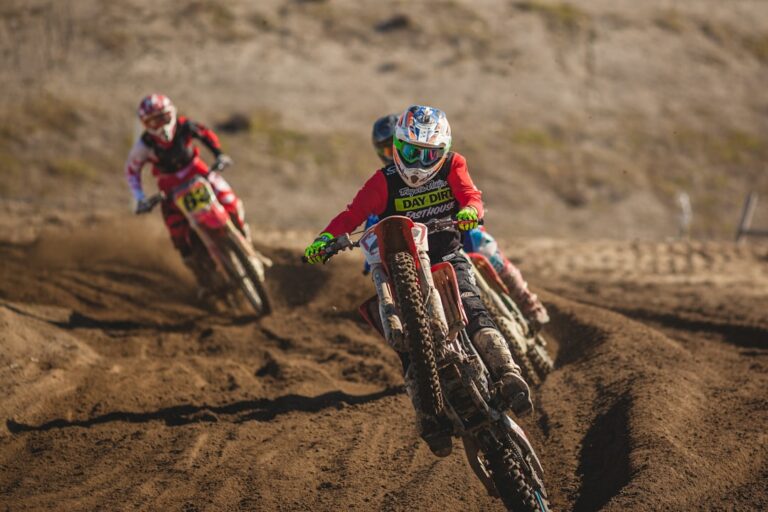 erreurs débutant moto-cross : guide pratique pour pilotes