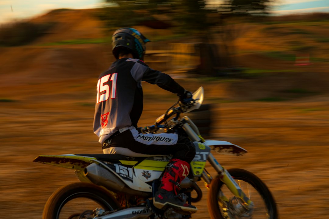 dorsale moto-cross : guide pratique pour pilotes
